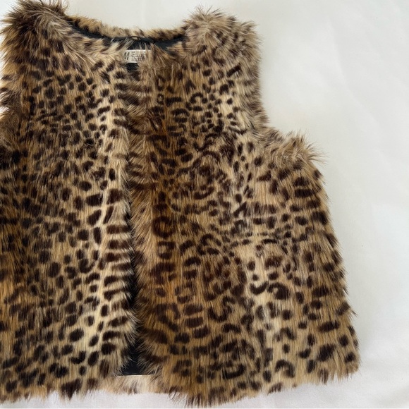 H&M Faux Fur Vest 7-8Y - Picture 9 of 12